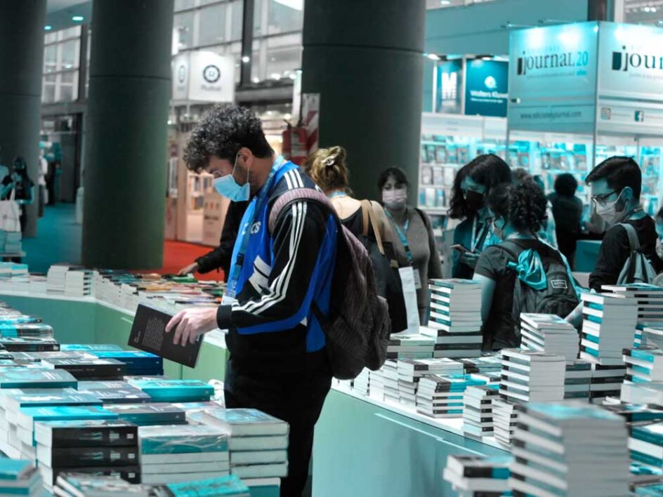 La Feria Internacional del Libro de Buenos Aires tiene una superficie de más de 45.000 metros cuadrados y es la más concurrida en el mundo de habla hispana.