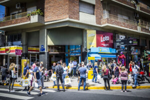 La Semana de los Centros Comerciales Abiertos (CCA), se trata de un espacio de interacción comercial-vecinal que busca potenciar las ventas en los centros comerciales abiertos de la Ciudad.