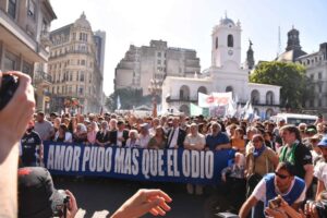 Homenaje a Hebe en la Plaza 