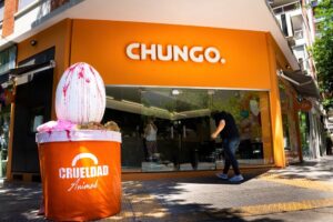 Protesta contra cadena de helados