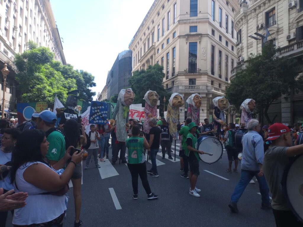 Cientos de miles de personas se manifestaron en la Plaza de Mayo en el Día de la Memoria, la Verdad y la Justicia