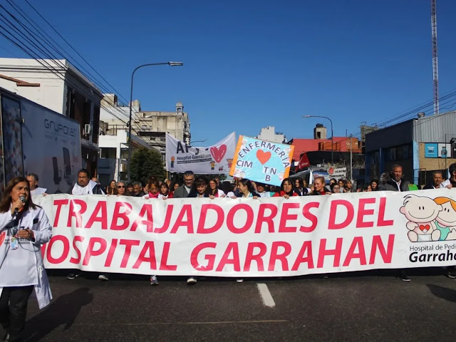 Crece el reclamo y el apoyo: hubo un nuevo abrazo al Garrahan y se anunció el plan de lucha.
